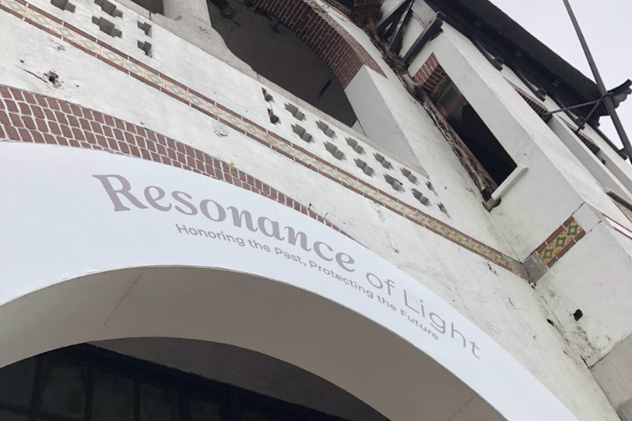 Kesempatan Emas Masuk Gedung Singa Surabaya Lewat Pameran “Resonance of Light” Tampilan Pameran dari Depan Gedung Singa Surabaya, Foto: Dokumen Pribadi / Gracely Rictharya Ndun