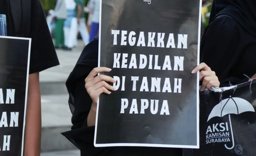 Aksi Kamisan di Taman Apsari Surabaya Ke-916 Angkat Isu Impunitas di Tanah Papua